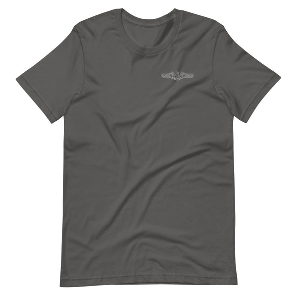 Load image into Gallery viewer, US Navy Submarine Insignia T-Shirt (Small - Silver)
